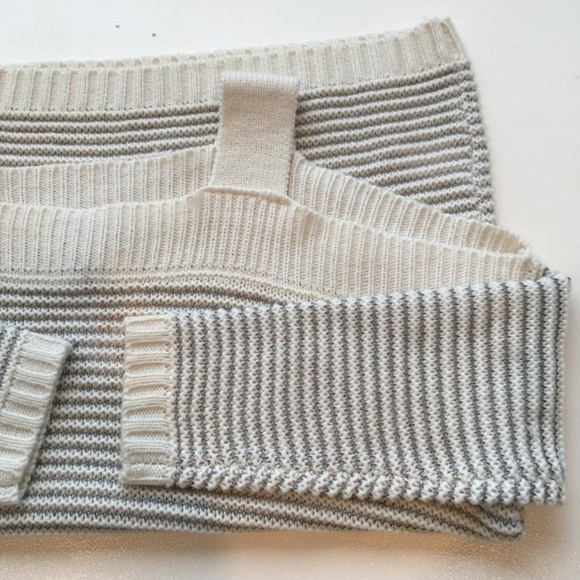 Jessica Simpson NWT Cold Shoulder Sweater Small - Picture 2 of 7